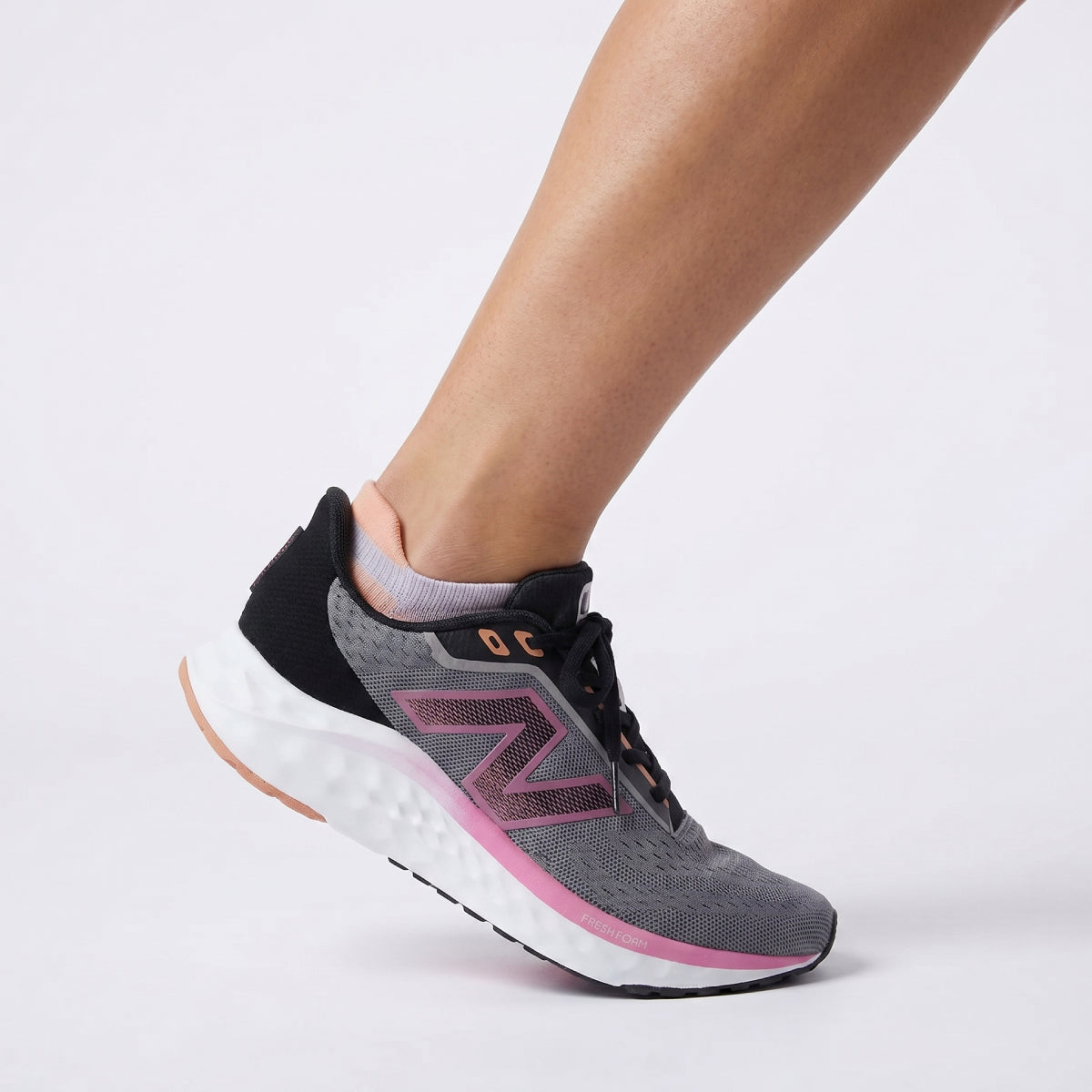 Tênis New Balance Fresh Foam Arishiv4 Feminino