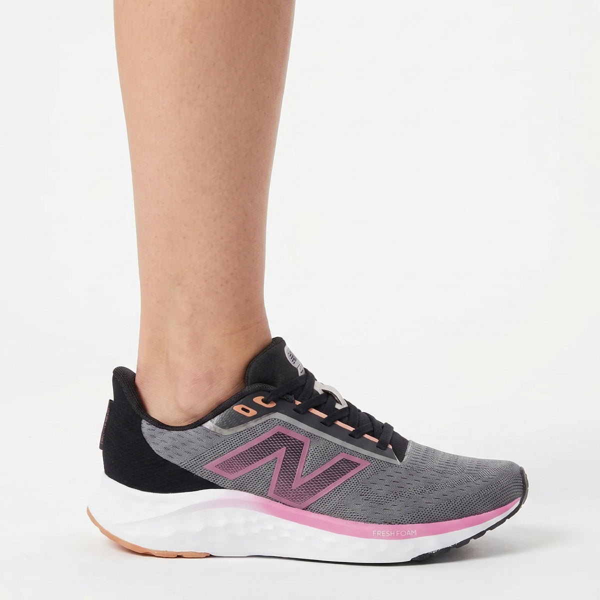 Tênis New Balance Fresh Foam Arishiv4 Feminino
